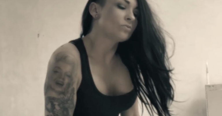 Vídeo: ‘Love Falls’ – HELLYEAH