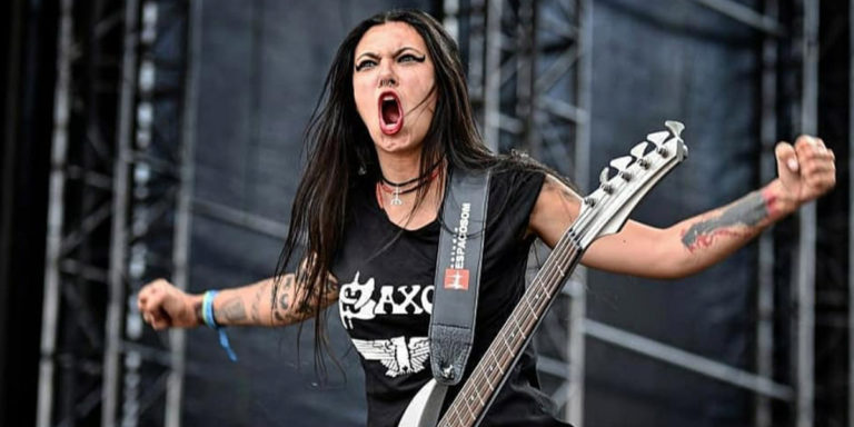 Fernanda Lira está de vuelta con una venganza llamada Death Metal.