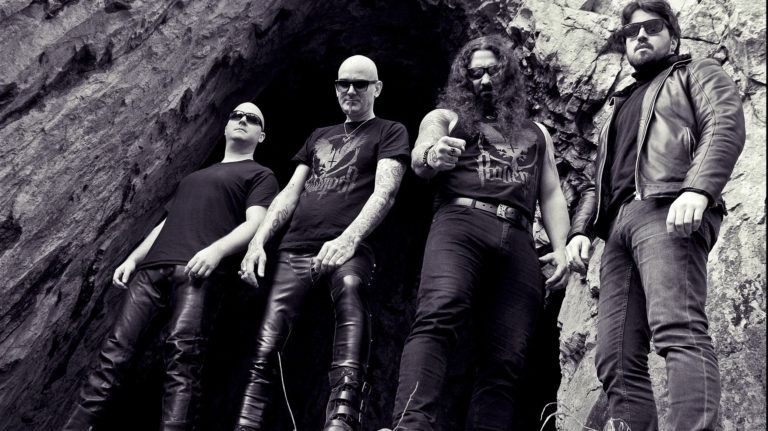 Miembros de ROOT crean RAVENOIR y preparan álbum debut.