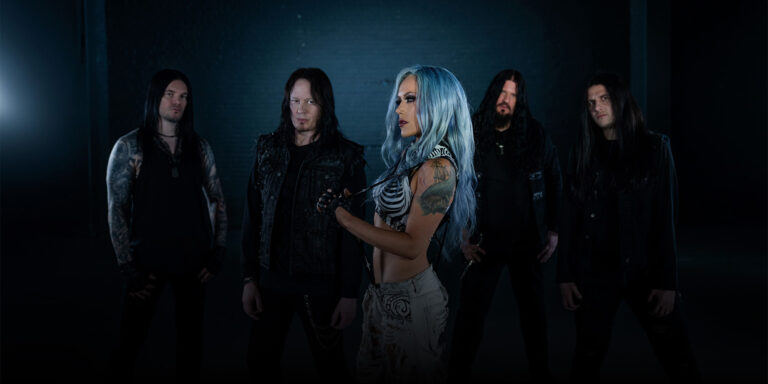 Arch Enemy se prepara para lanzar “Blood Dynasty” su nuevo álbum de estudio