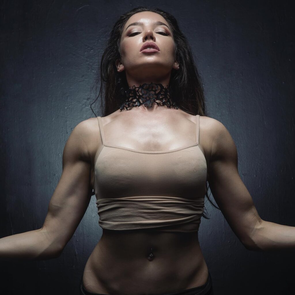 Lauren Hart es la nueva vocalista de Arch Enemy