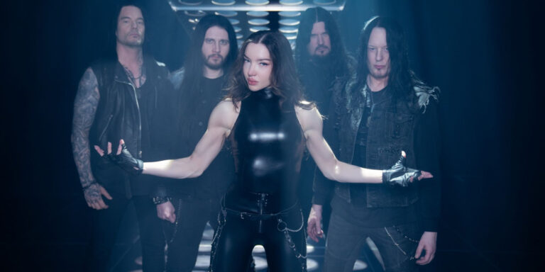 Lauren Hart es la nueva vocalista de Arch Enemy